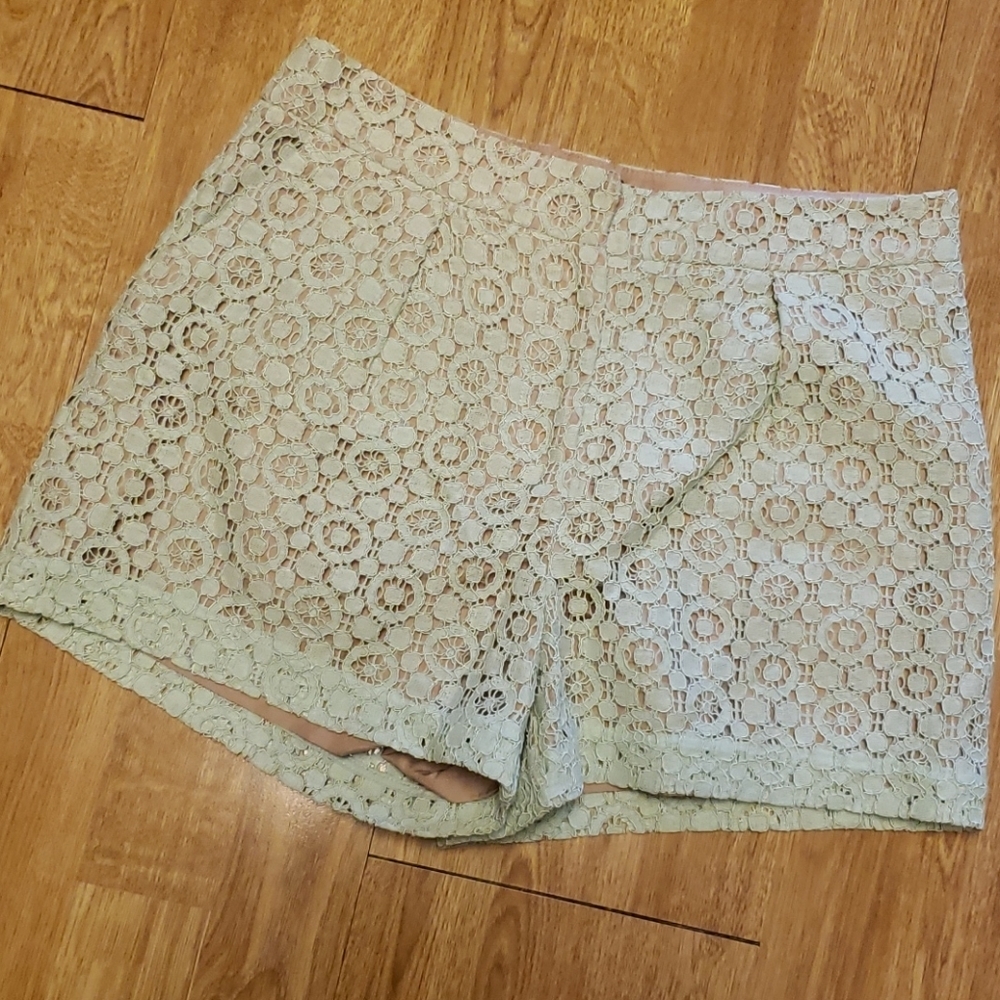 NWOT Victoria Beckham lace shorts 0